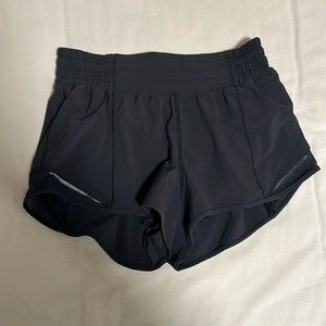 Black Lululemon Hotty Hot HIGH-Rise Lined Shorts 2.5”